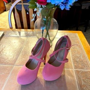 Size 36 (US-6), Bubble Gum Pink platform 5” Heels, soft faux suede.